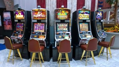 Live dealer studio with multilingual croupier and real-time chat interface